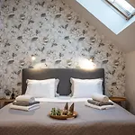Hotel Mois 3*
